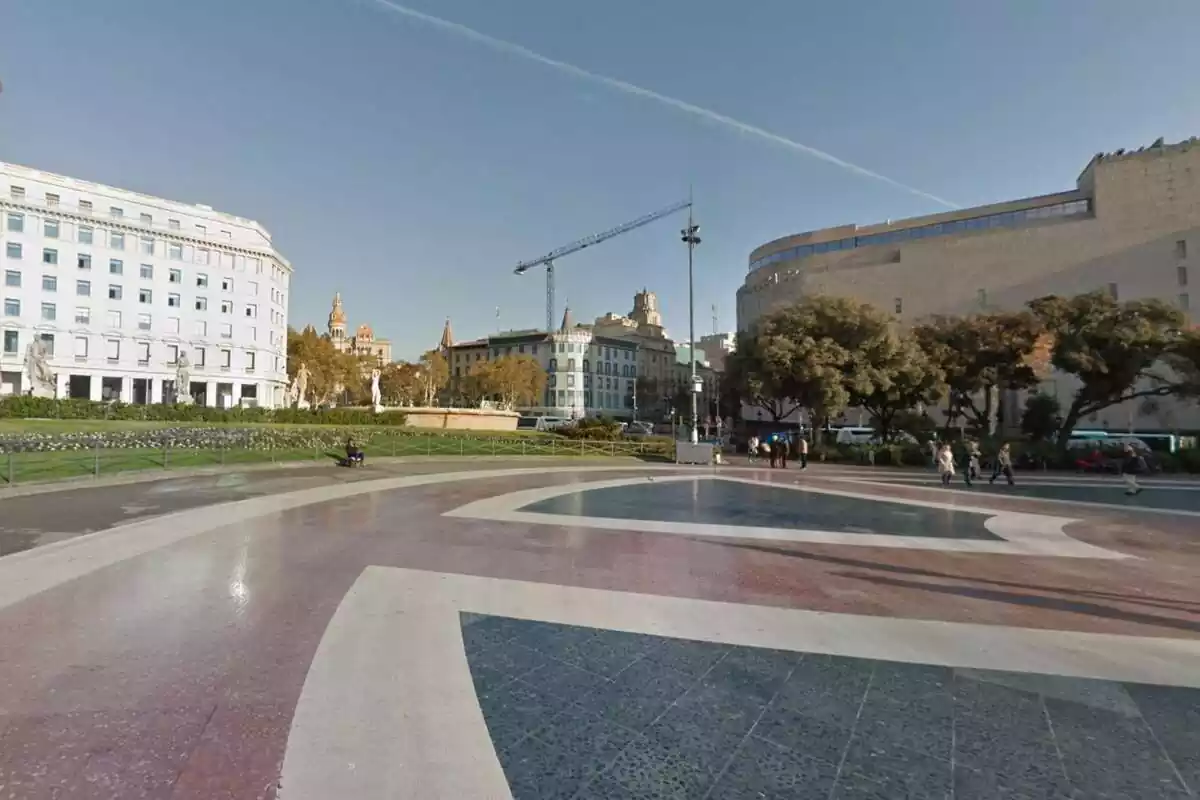 Captura de la Plaza Cataluña de Barcelona sin mucha gente desde Google Maps