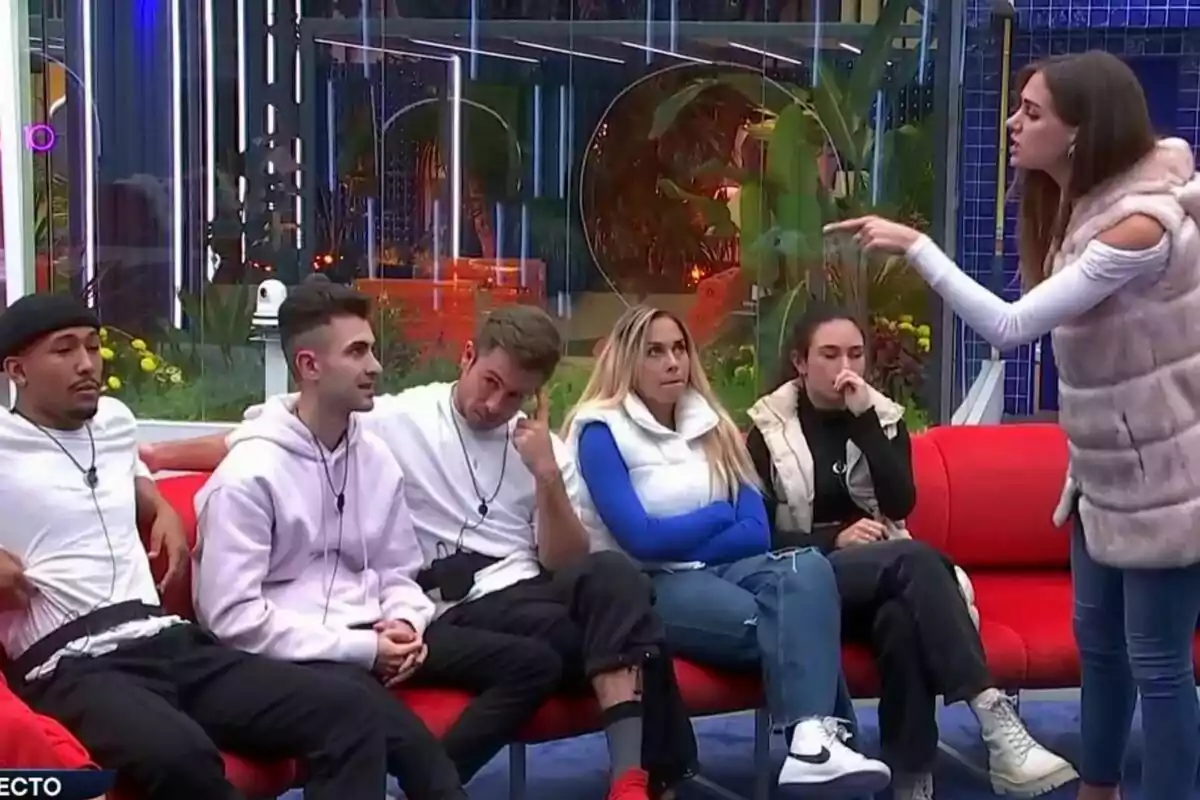 Captura de Maica dirigiéndose a Adrián en 'Gran Hermano'