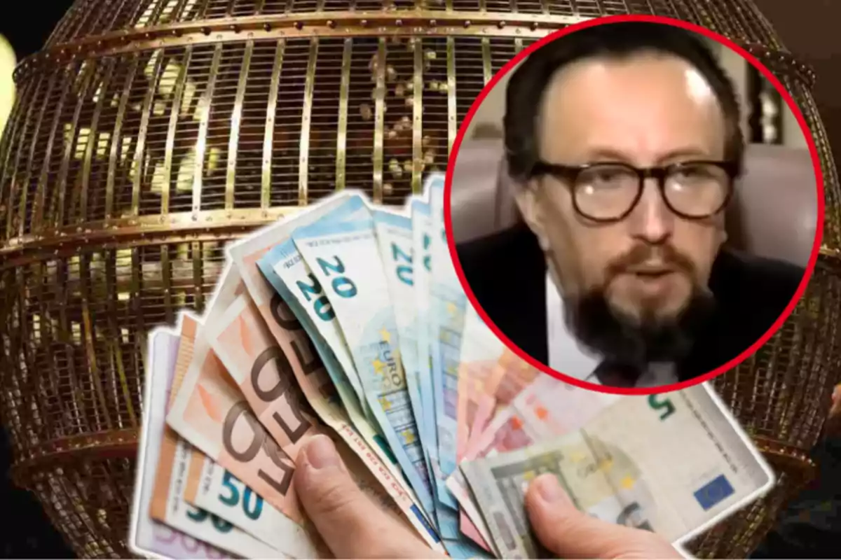 Una persona sosteniendo billetes de euro frente a una gran esfera de lotería con la imagen de un hombre con gafas y barba en un círculo rojo.