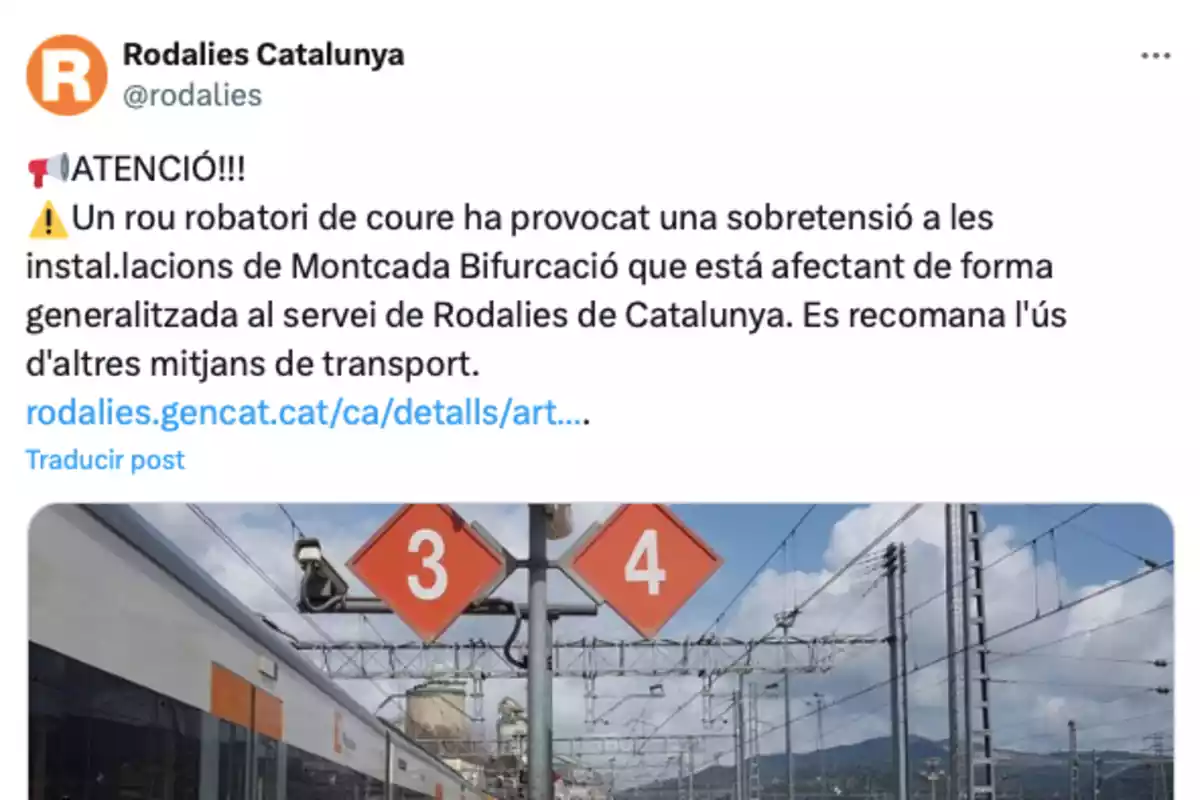 Captura de un tweet de Rodalies de Cataluña informando de la incidencia en su servicio Captura de un tweet de Rodalies de Cataluña informando de la incidencia en su servicio