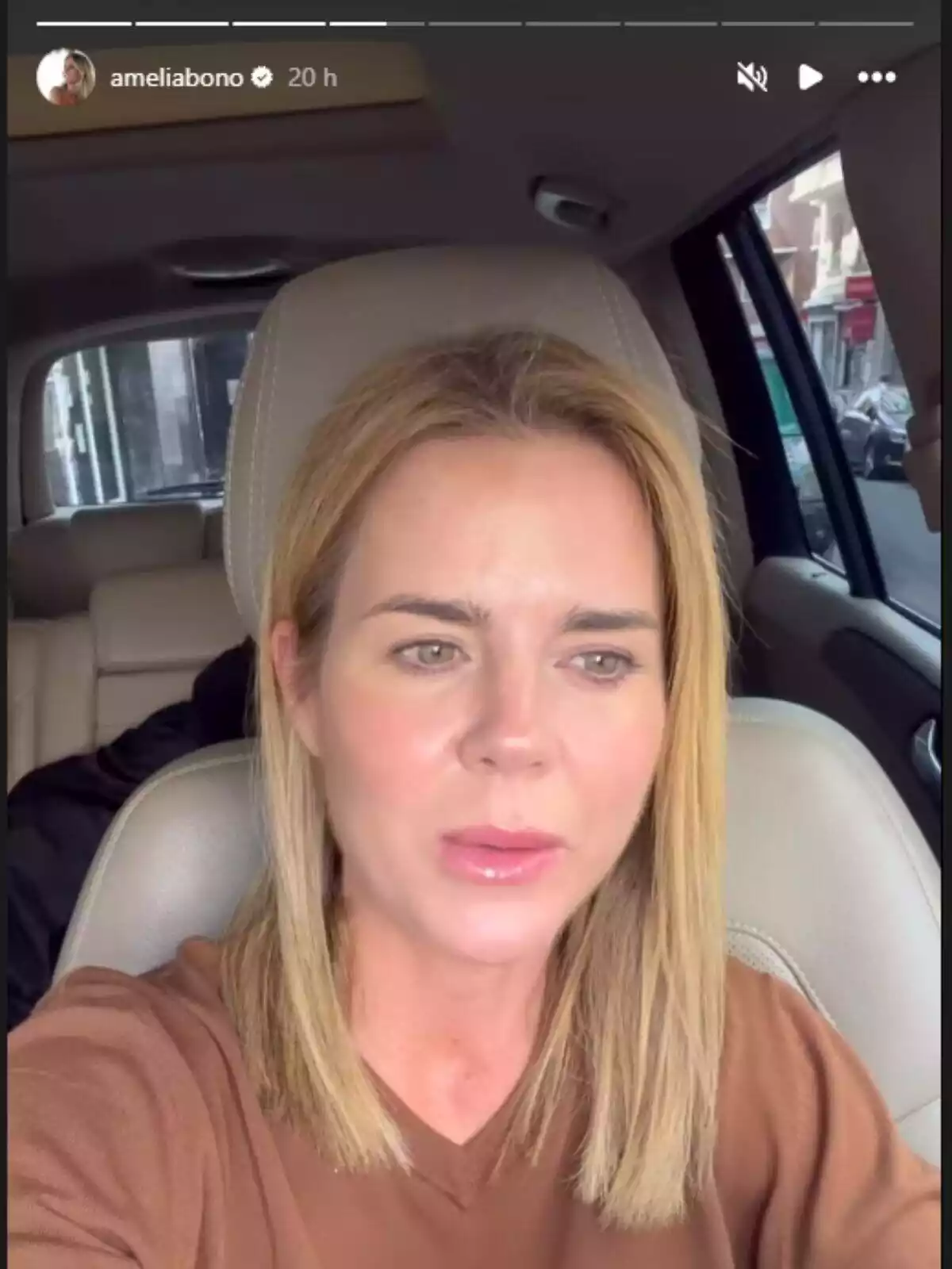 Capture de la historia de Instagram de Amelia Bono hablando con sus seguidores y mirando al frente Capture de la historia de Instagram de Amelia Bono hablando con sus seguidores y mirando al frente