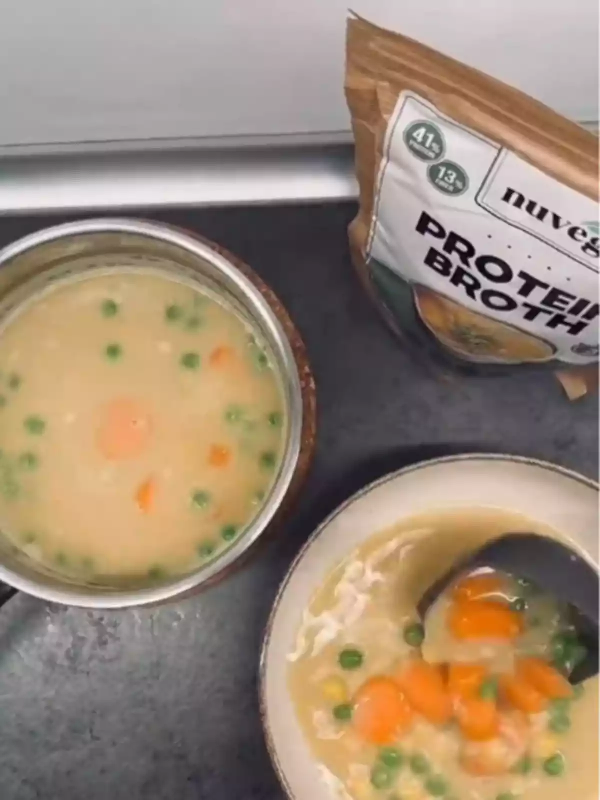 Captura de Instagram de la preparación de un caldo de la marca catalana Nuveg Captura de Instagram de la preparación de un caldo de la marca catalana Nuveg