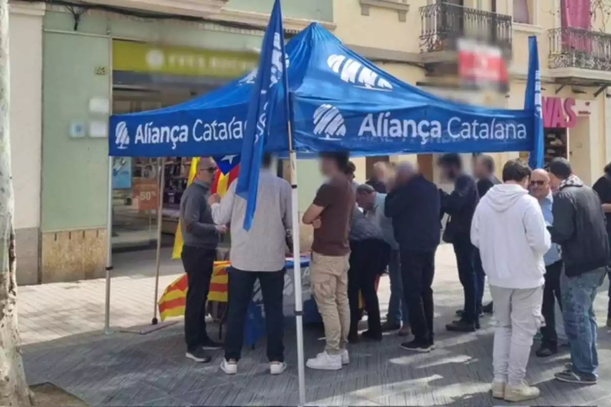 Carpa de Aliança Catalana en Vilanova i la Geltrú