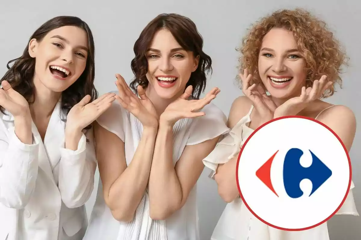 Tres mujeres sonrientes con las manos levantadas junto a un logotipo circular.