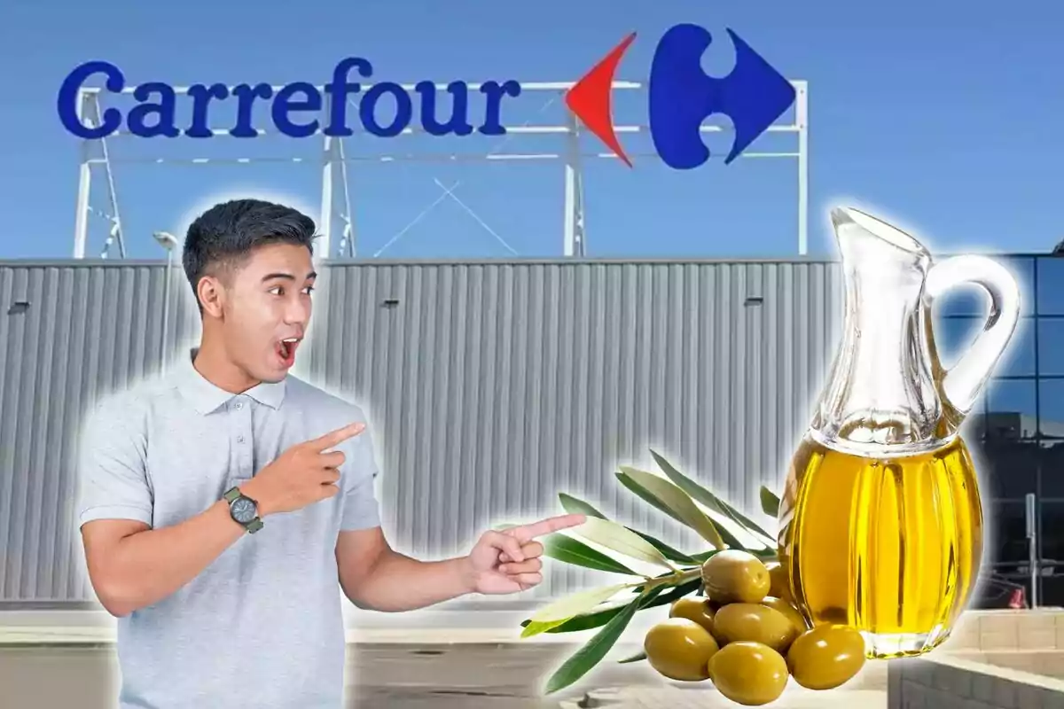 Un hombre señalando una botella de aceite de oliva y aceitunas frente a un edificio de Carrefour.