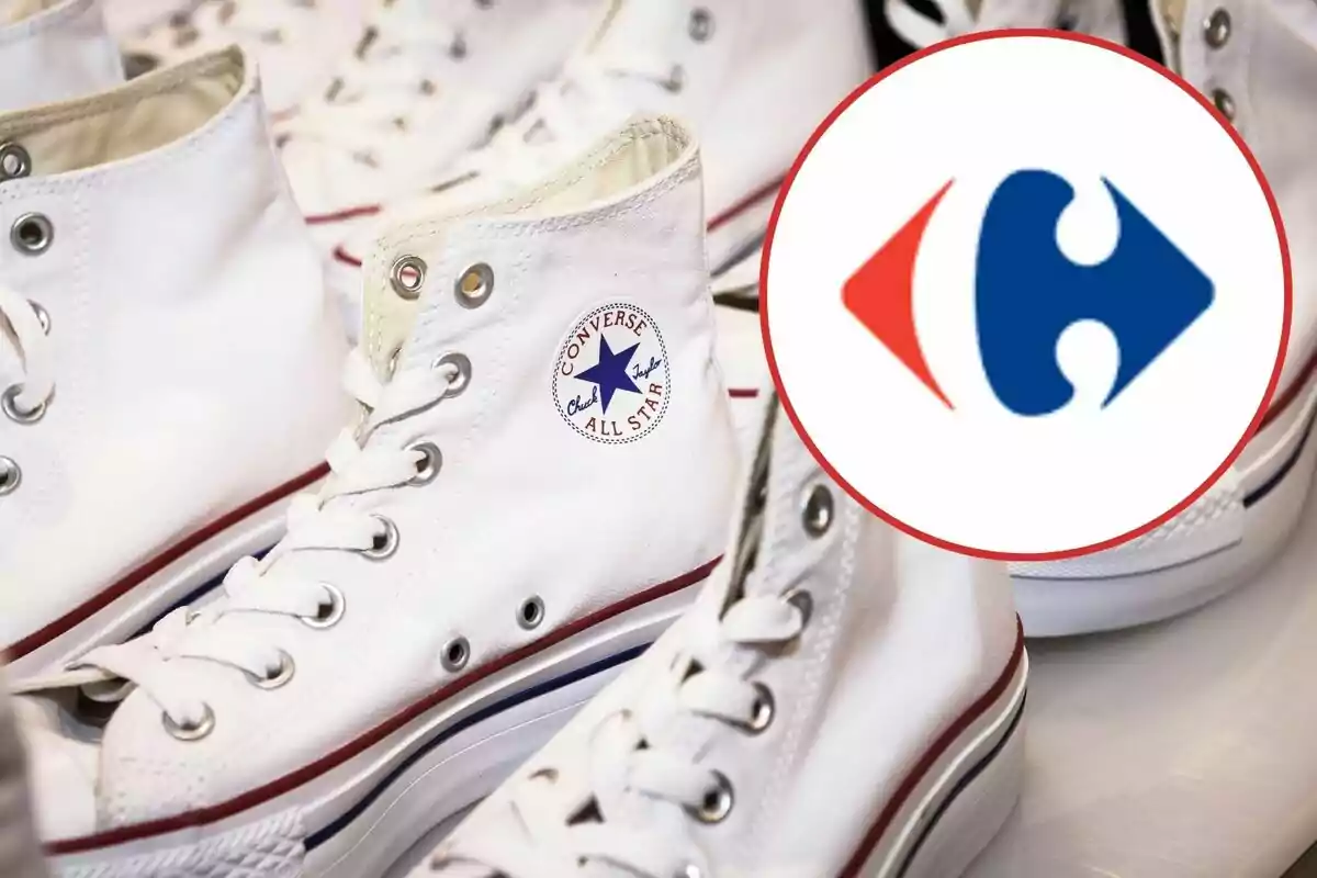 Zapatillas blancas Converse All Star con un logotipo de Carrefour superpuesto.