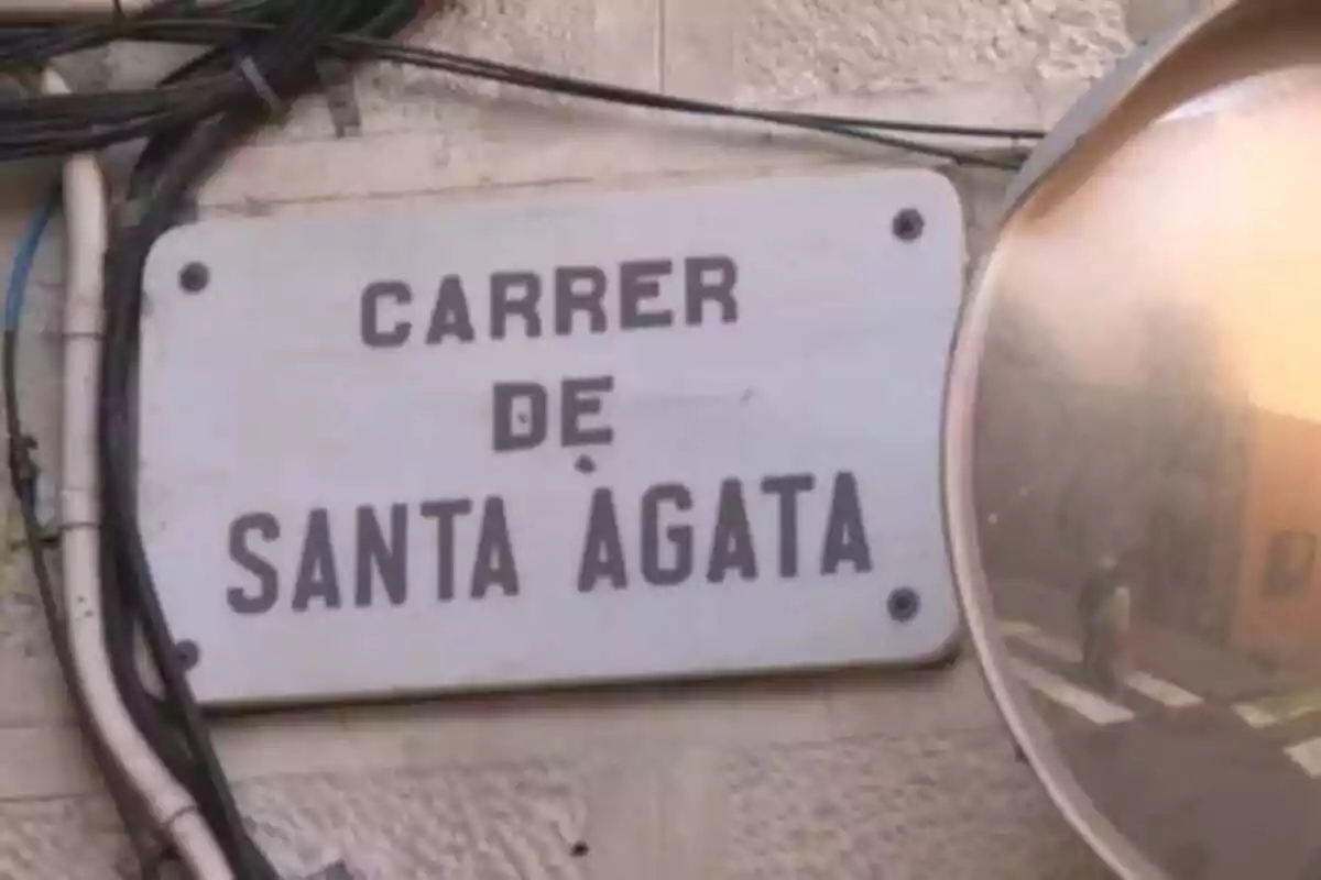 Cartel de la calle de Santa Ágata del barrio de Gràcia de Barcelona