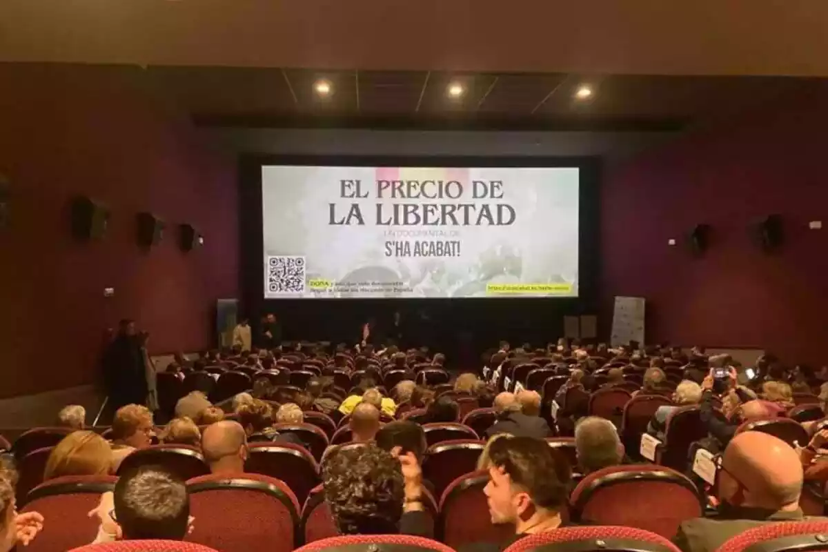 Sala del cine Aribau de Barcelona, donde se emitia el documental de S'ha Acabat