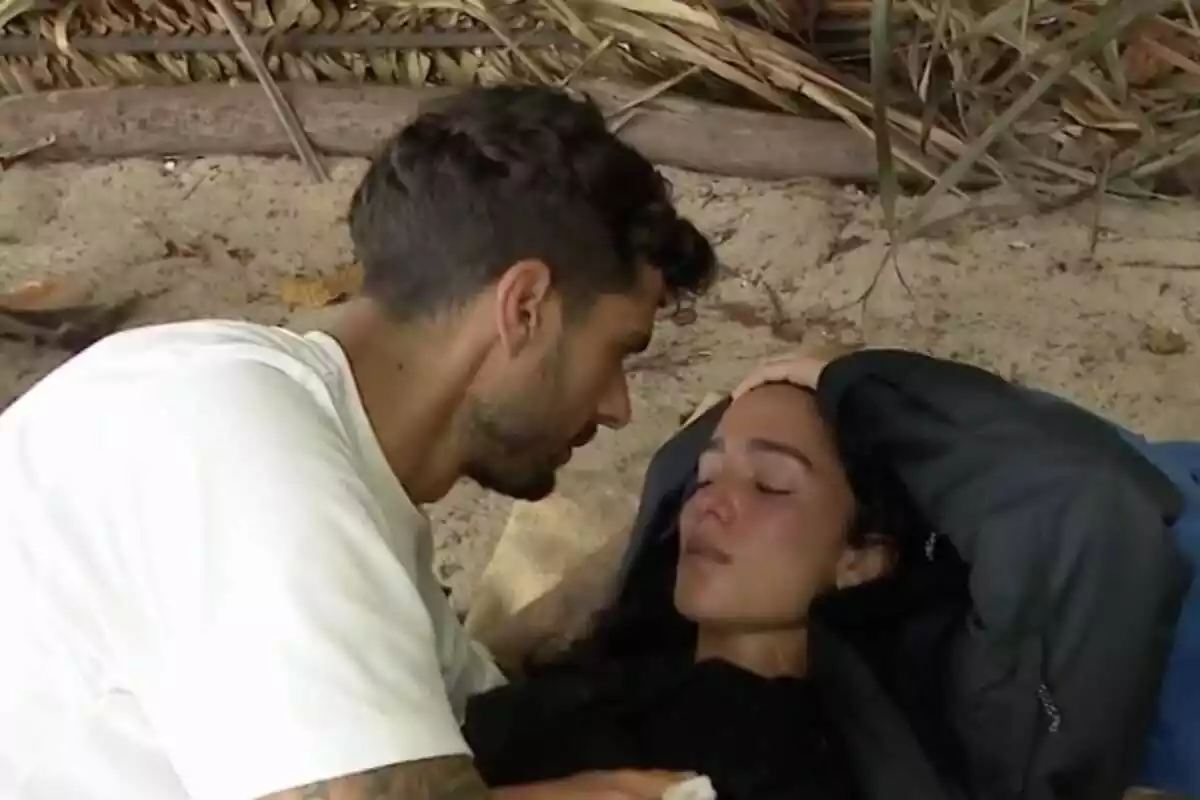 Captura de Claudia Martínez y Mario González en la isla de Supervivientes