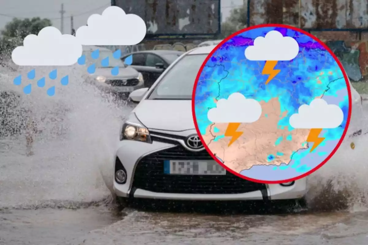 Un coche atravesando un charco de agua en un montaje con tormentas y lluvia