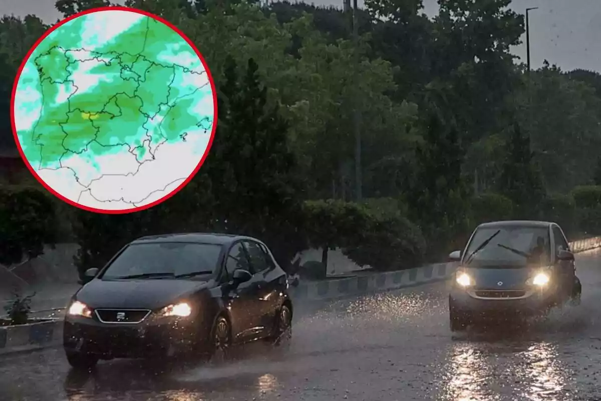 Dos coches circulando por una carretera con mucho agua y lluvia y otra imagen de un mapa con precipitaciones acumuladas en España para el viernes 8 de diciembre