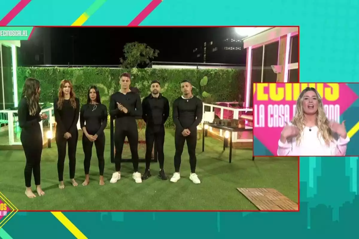 Captura del estreno de Los vecinos de la casa de al lado con Cristina Boscá junto a sus concursantes como Álex Girona, Alba Casillas, Álvaro Álvarez, Andrea Bueno, Julen Muñoz y Mariona Ferré Captura del estreno de Los vecinos de la casa de al lado con Cristina Boscá junto a sus concursantes como Álex Girona, Alba Casillas, Álvaro Álvarez, Andrea Bueno, Julen Muñoz y Mariona Ferré