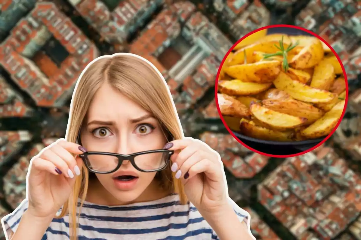 Una mujer con expresión de sorpresa se ajusta las gafas mientras observa una imagen de papas asadas en un círculo rojo sobre un fondo de edificios.