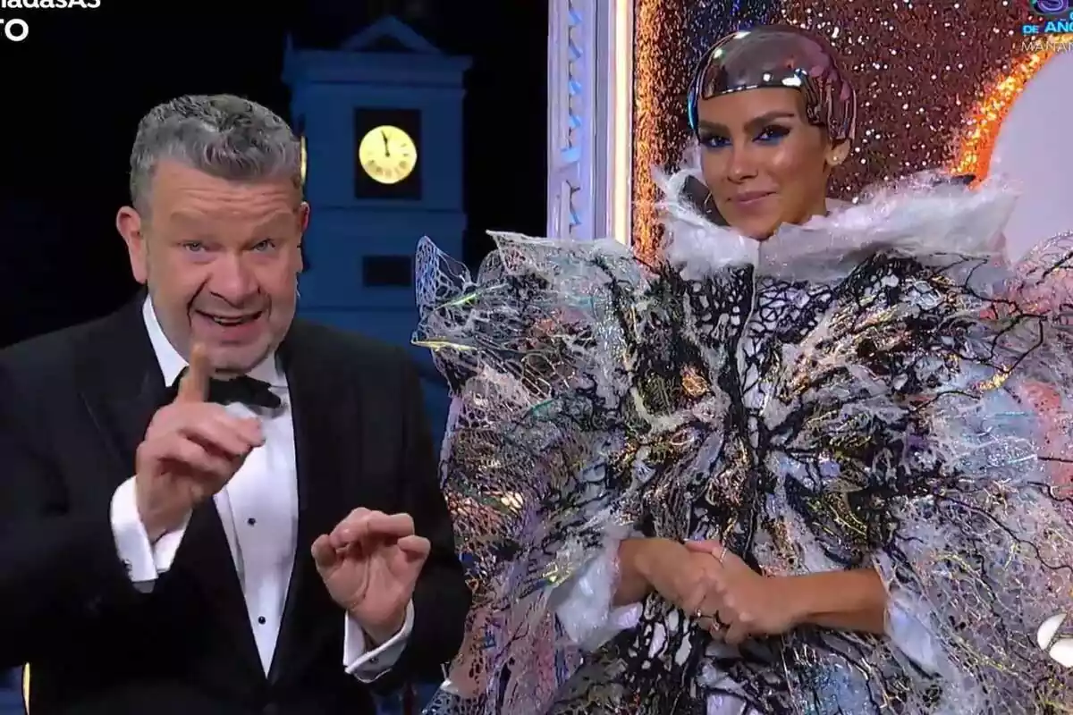 Captura de Cristina Pedroche y Alberto Chicote como presentadores de las Campanadas de Antena 3