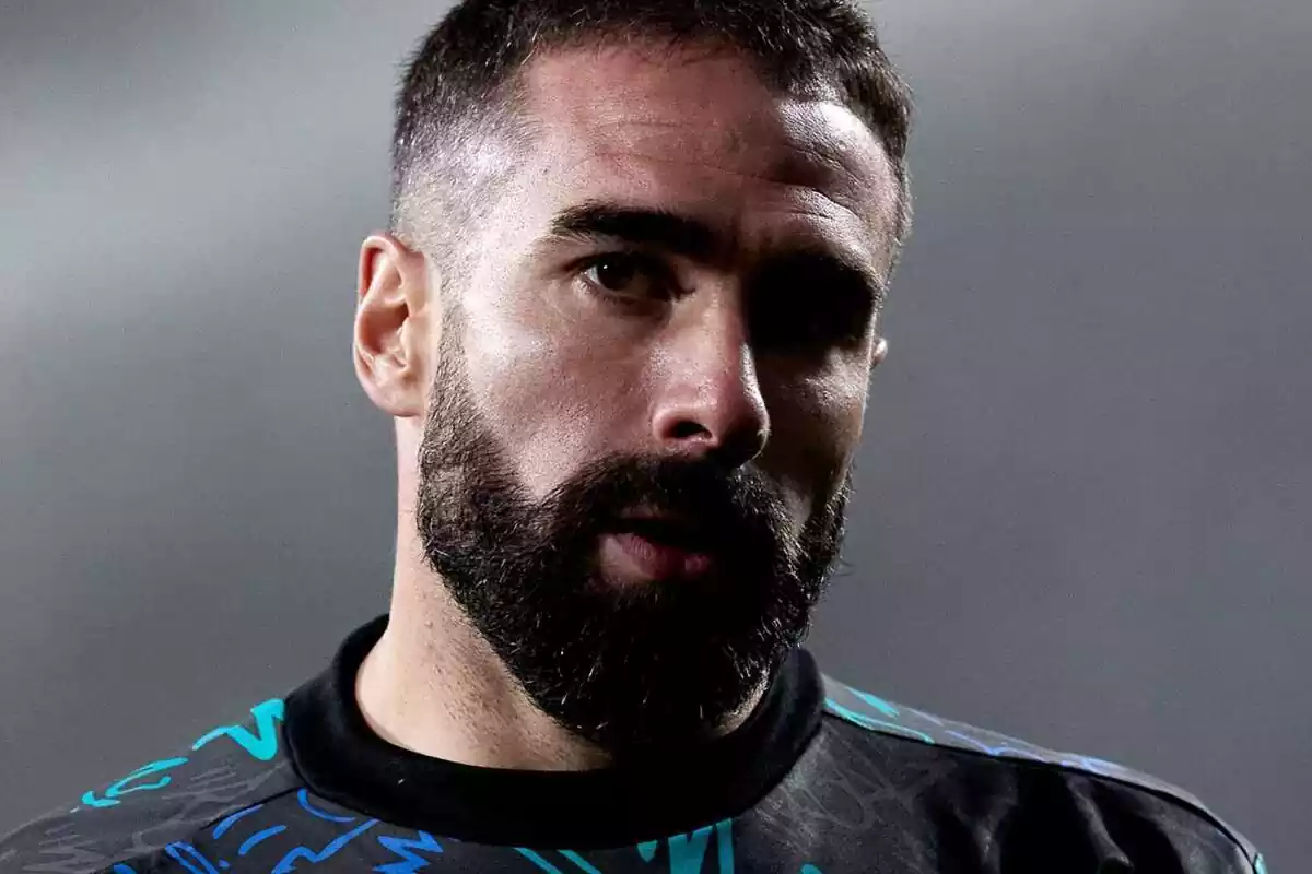 Dani Carvajal en primer plano con el rostro serio