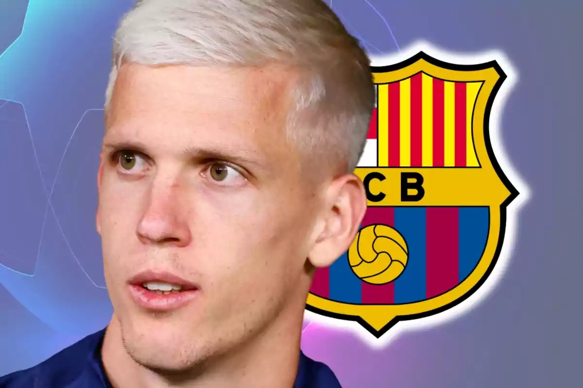 Un hombre de cabello claro frente al escudo del FC Barcelona.