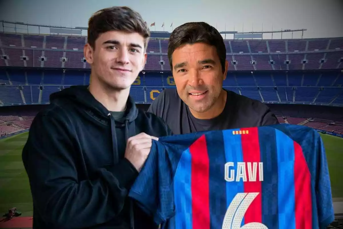 Deco y Gavi posando delante de una imagen del Camp Nou con la camiseta del '6'