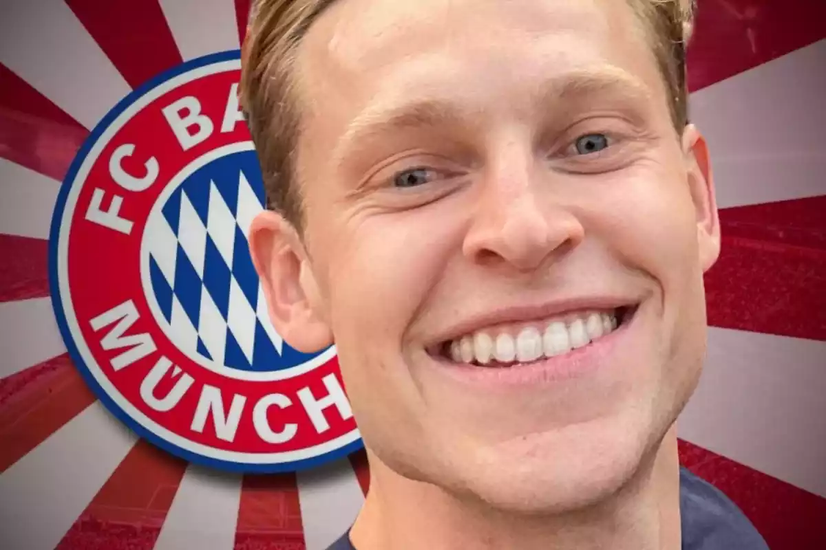 Frenkie de Jong con una gran sonrisa delante del escudo del Bayern de Múnich