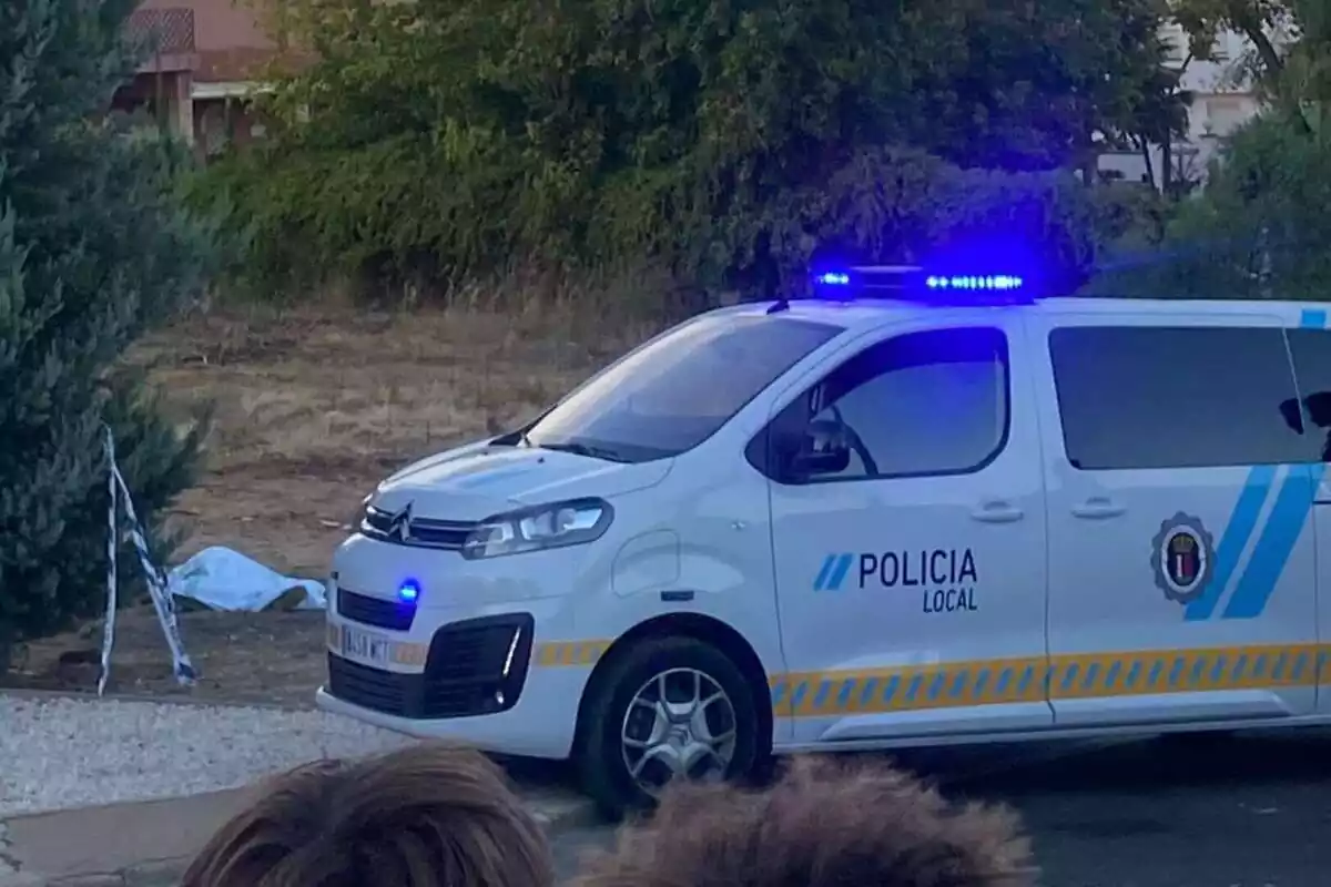 Policia Local de Badajoz en el descampado donde murió un hombre a causa de una pelea