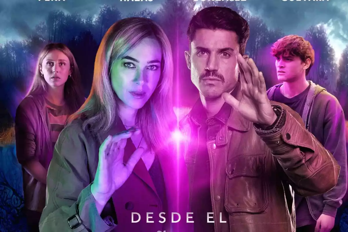 Cartel de la serie Desde el mañana de Disney+ con Álex González, Marta Hazas, Gabriel Guevara y Denisse Peña