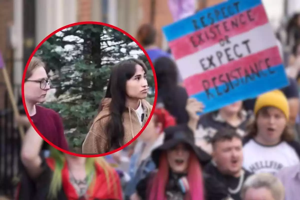 Montaje con una imagen de fondo difuminada de una manifestación pro trans y un marco con una captura de dos adolescentes que destransicionaron