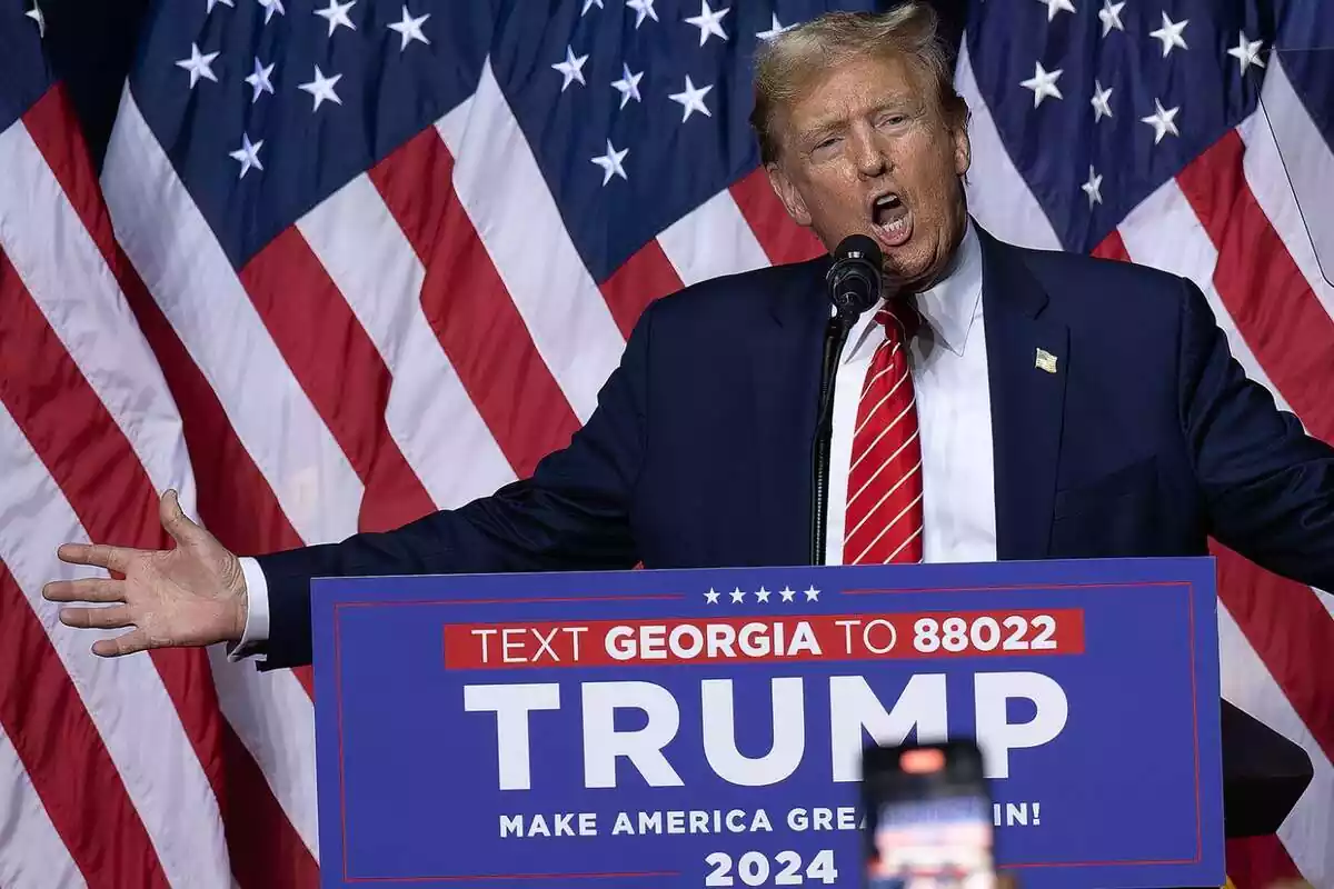 Imagen de Donald Trump haciendo un discurso