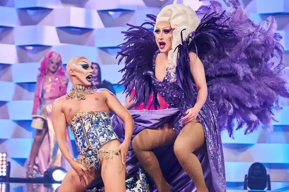 Fotografía de Drag Sethlas y Samantha Ballentines en la final de Drag Race: All Stars