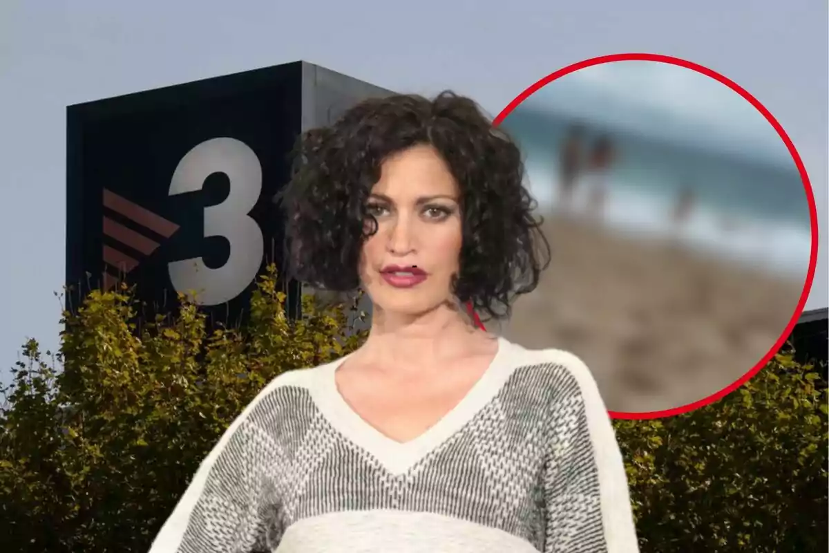 Mujer de cabello rizado frente a un edificio con el número 3 y un círculo rojo con una imagen borrosa de una playa.