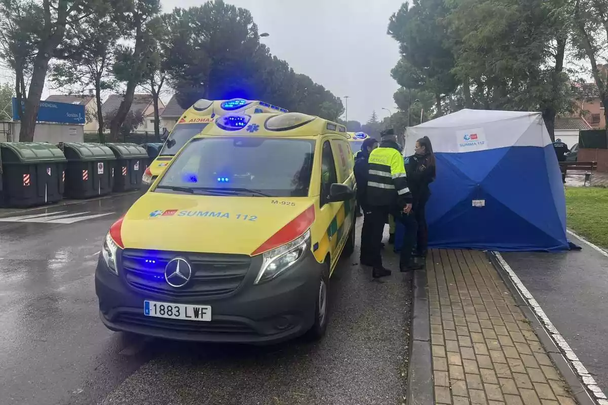 Una ambulancia del Summa 112 de Madrid actuando en un suceso que tuvo lugar ayer, sábado 4 de noviembre de 2023, en Getafe (Madrid)