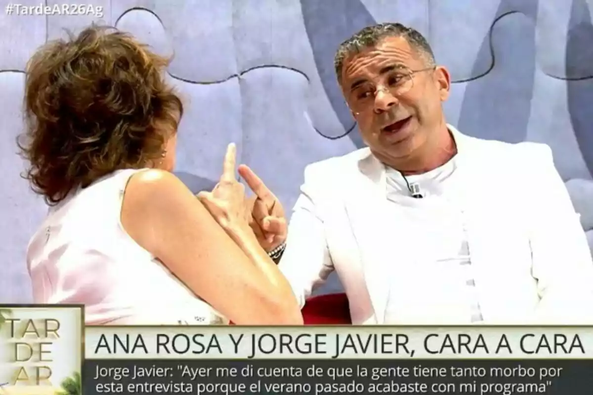 Ana Rosa Quintana y Jorge Javier Vázquez, cara a cara en una entrevista en la que el presentador vuelve al plató de TardeAR