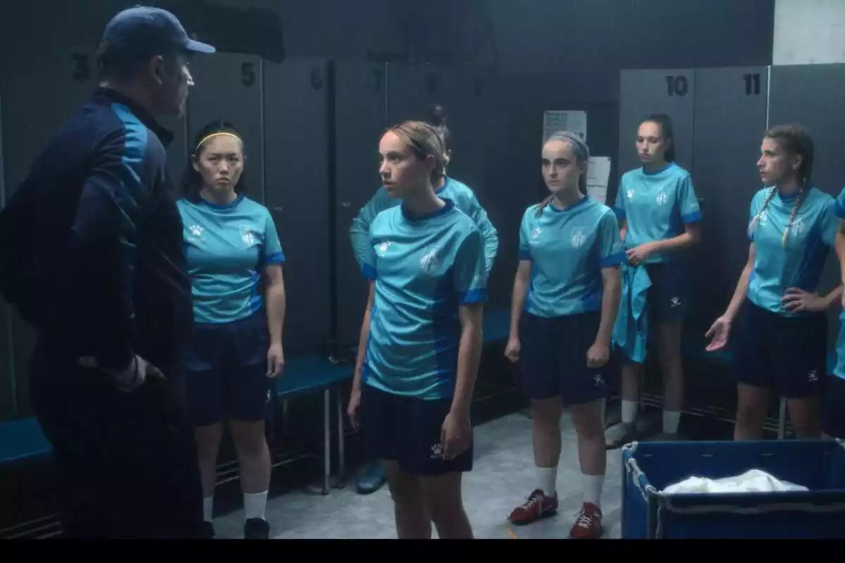 Fotografía del equipo femenino en el capítulo de 'L'Àcadèmia' de 3Cat