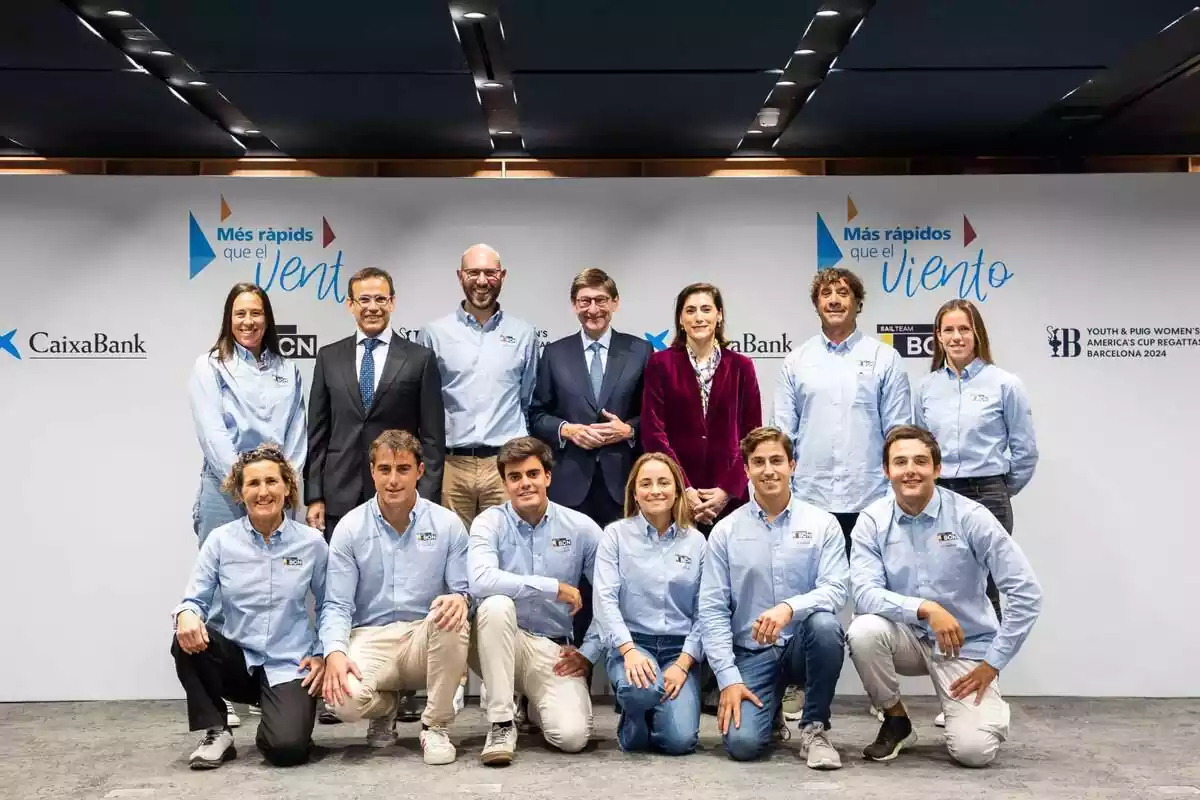 El equipo femenino y masculino de Sail Team BCN El equipo femenino y masculino de Sail Team BCN