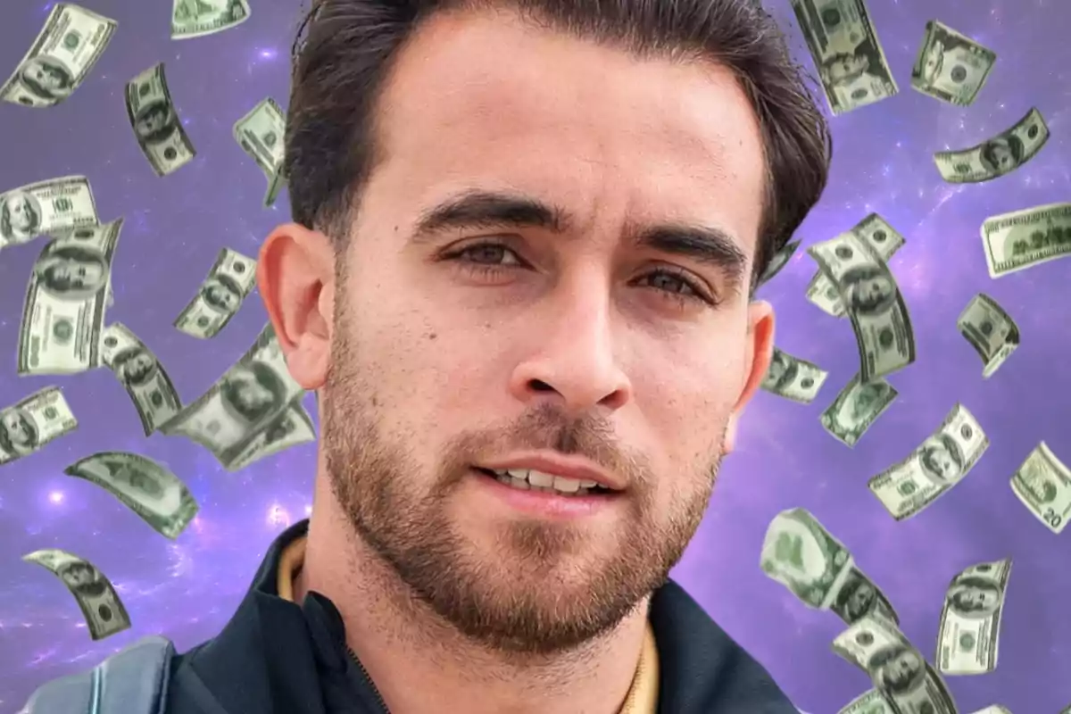 Un hombre con barba y cabello oscuro aparece en primer plano, mientras billetes de dólar flotan a su alrededor sobre un fondo púrpura.