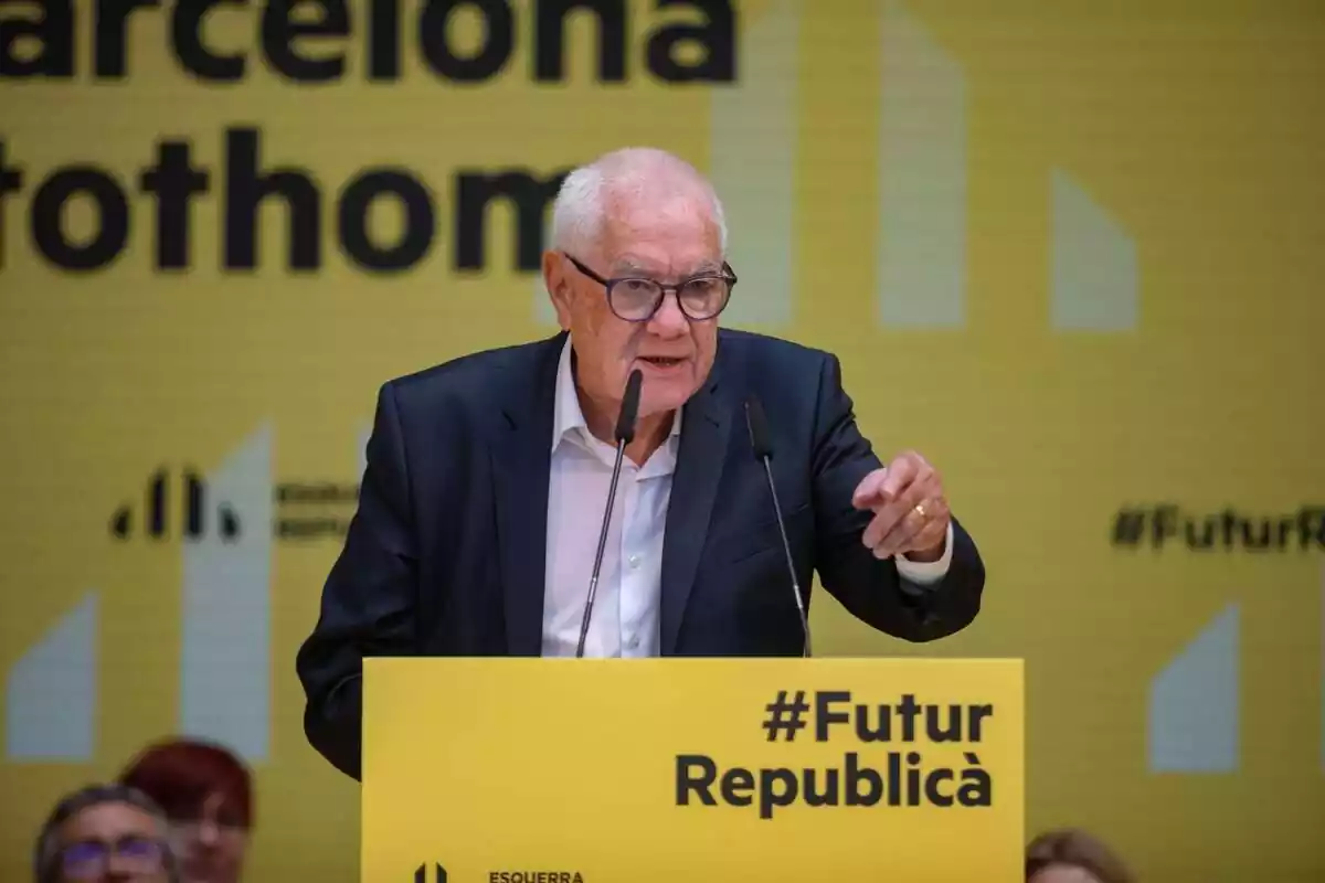 Ernest Maragall, militante desde 2018 de Esquerra Republicana de Cataluña, hablando en un acto de Esquerra Republicana
