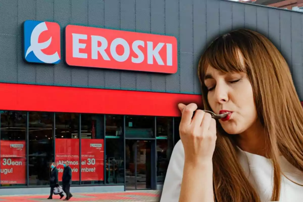 Mujer disfrutando de una comida frente a una tienda Eroski.