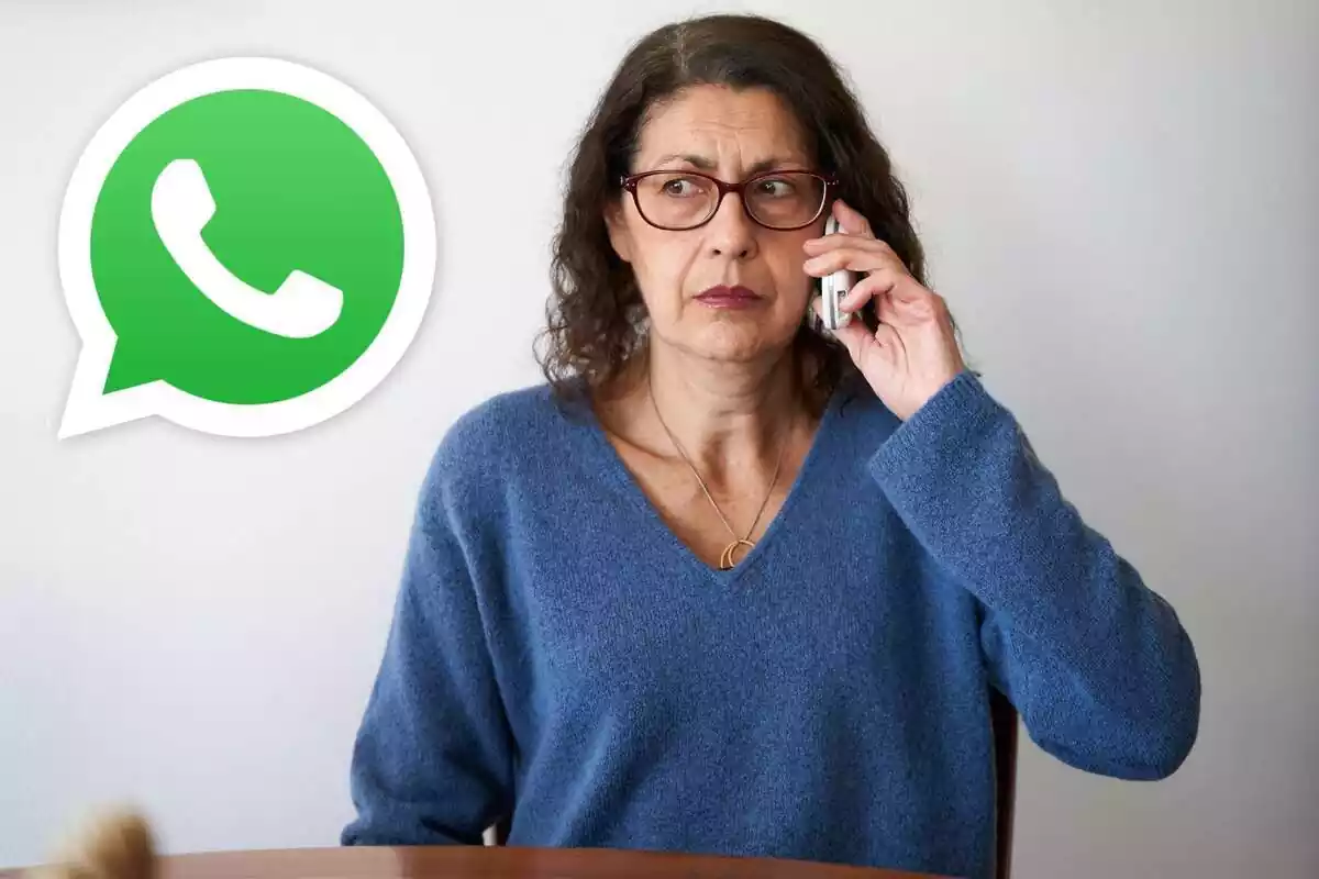 Una mujer habla por teléfono móvil y el logo de WhatsApp