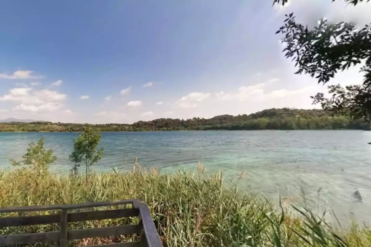 Lago de Bañolas en el Pla de l'Estany Lago de Bañolas en el Pla de l'Estany