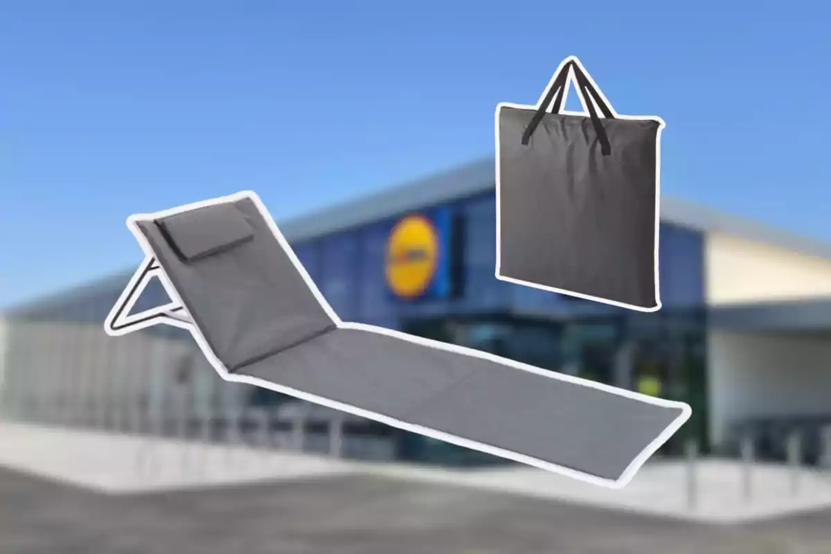 Esterilla gris con respaldo, junto a misma esterilla plegada con asa para llevar, sobre fondo de Lidl desenfocado Esterilla gris con respaldo, junto a misma esterilla plegada con asa para llevar, sobre fondo de Lidl desenfocado