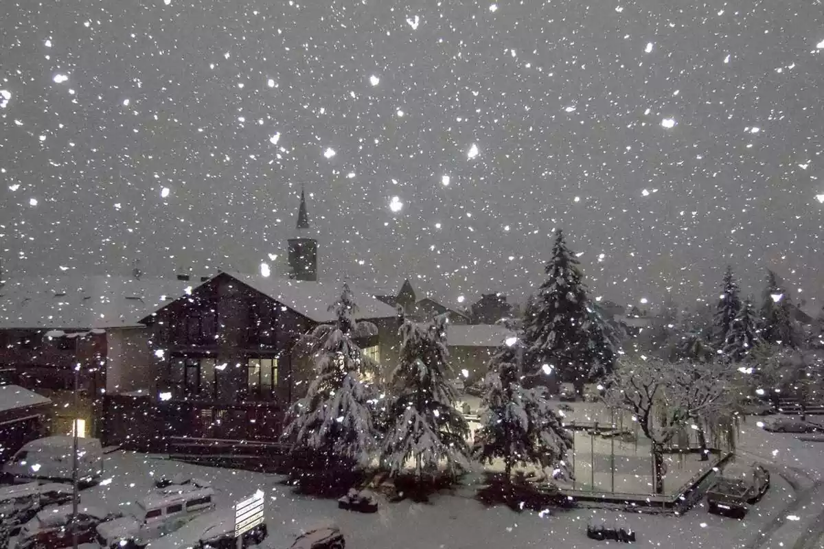 Imagen de Esterri d'Àneu nevado