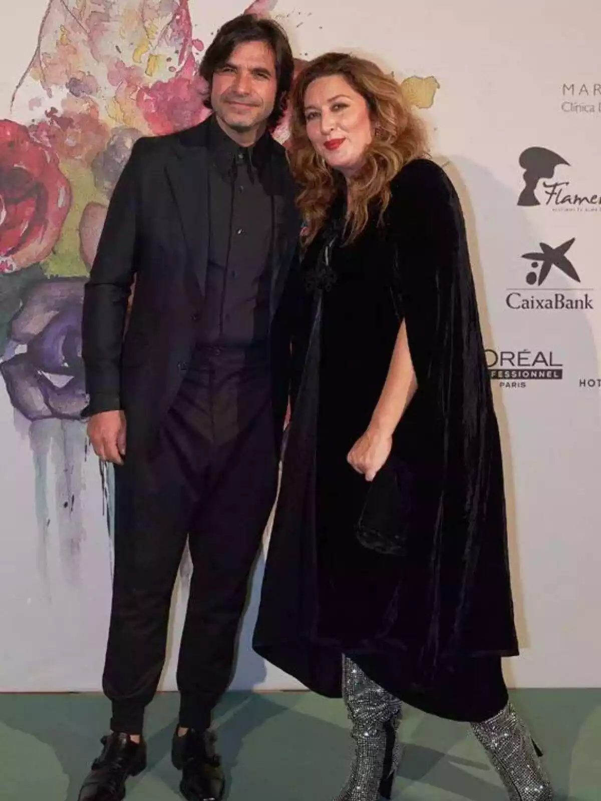 Estrella Morente junto a su marido Javier Conde posando sonrientes Estrella Morente junto a su marido Javier Conde posando sonrientes