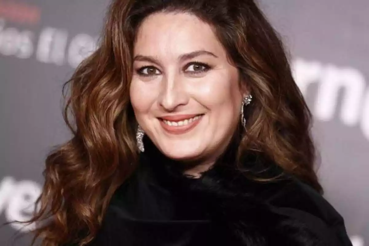 Estrella Morente posando sonriente en un evento Estrella Morente posando sonriente en un evento