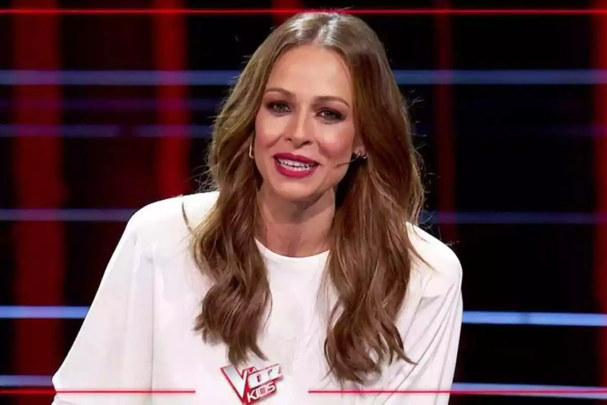 Eva González presentando 'La Voz Kids' en Antena 3