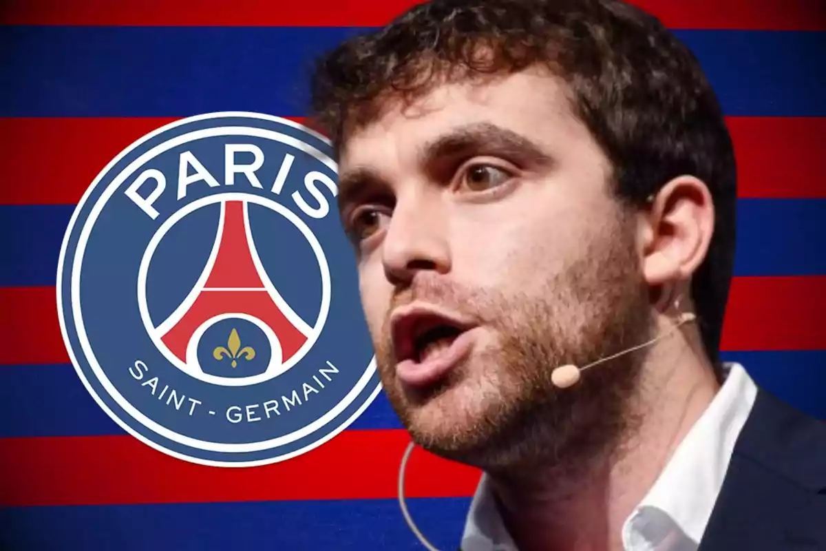 Hombre hablando con un micrófono de diadema frente al logo del Paris Saint-Germain.