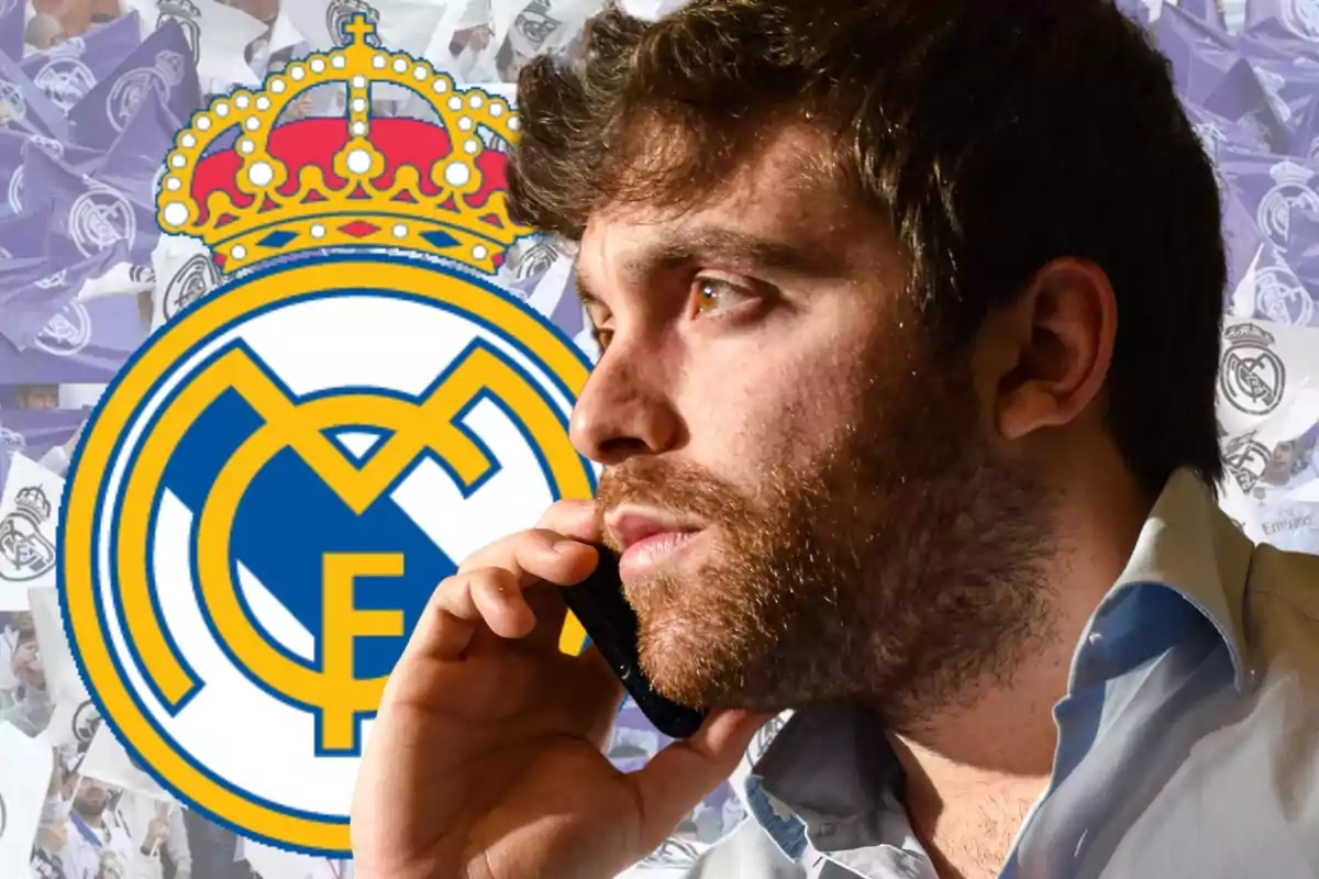 Fabrizio Romano hablando por teléfono en primer plano con la afición del Real Madrid de fondo