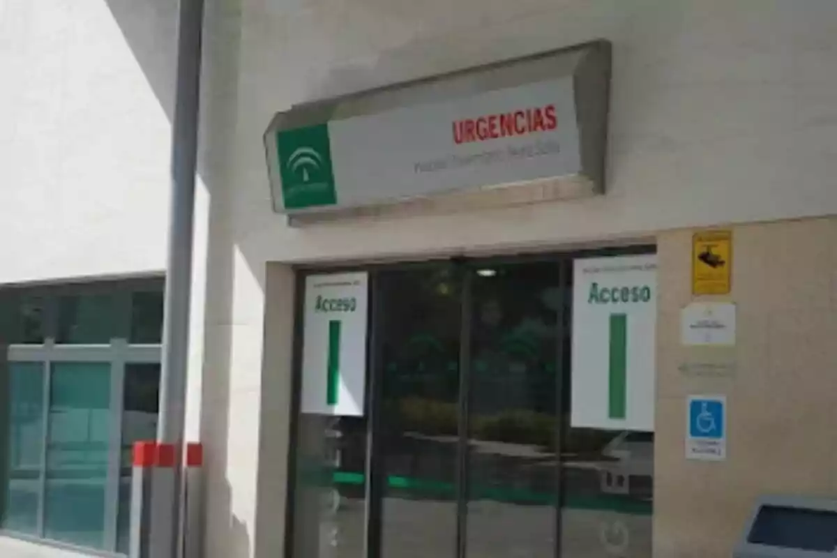 Entrada principal al área de urgencias del Hospital Reina Sofía de Córdoba. Entrada principal al área de urgencias del Hospital Reina Sofía de Córdoba.