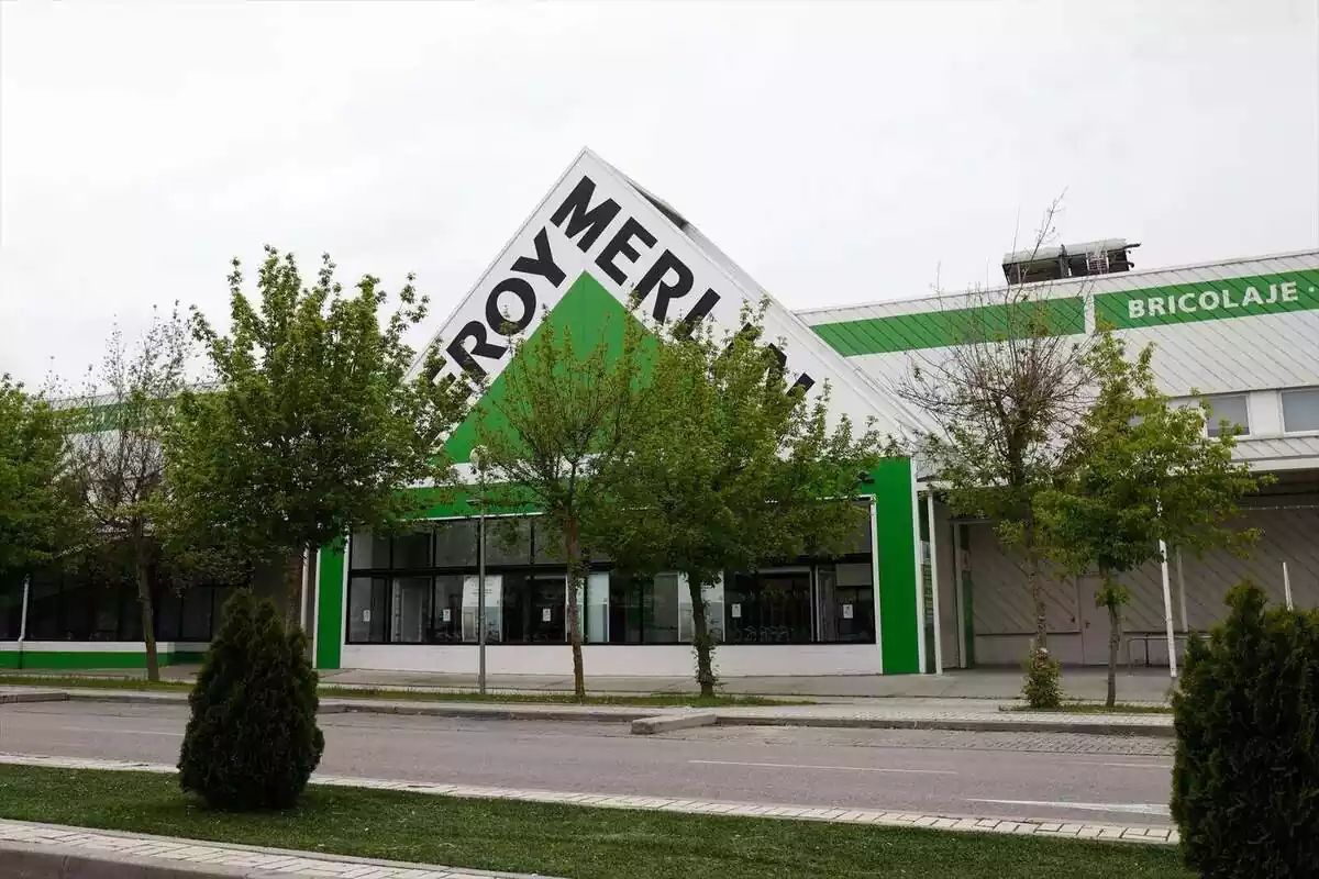 Exterior de una tienda de Leroy Merlin