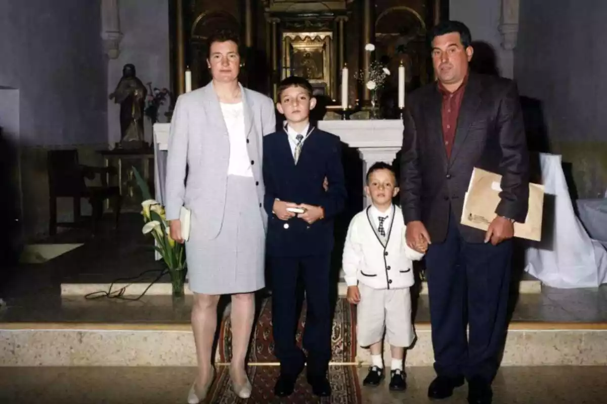 La familia Barrios Dos Ramos en la comunión de ROdrigo, el hijo mayor