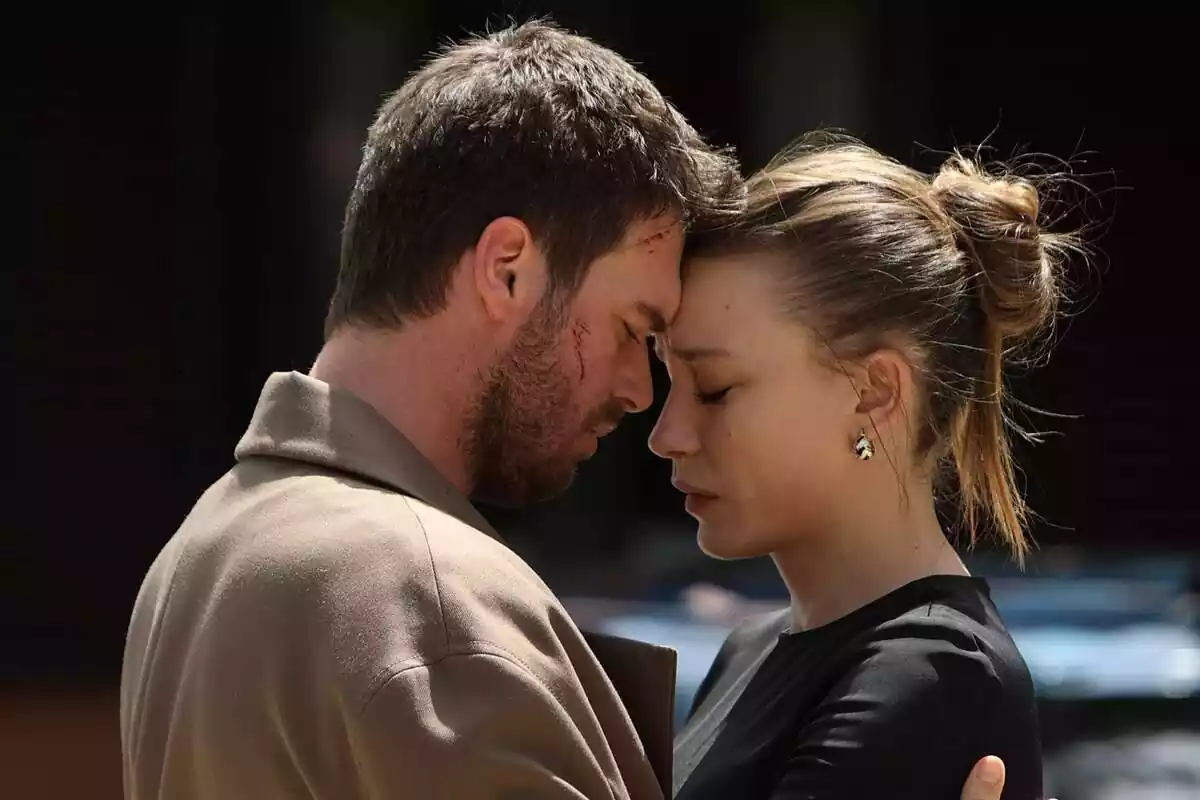 Fotografía de Kivanç Tatlitug y Serenay Sarikaya en Familia, la nueva serie turca de Divinity