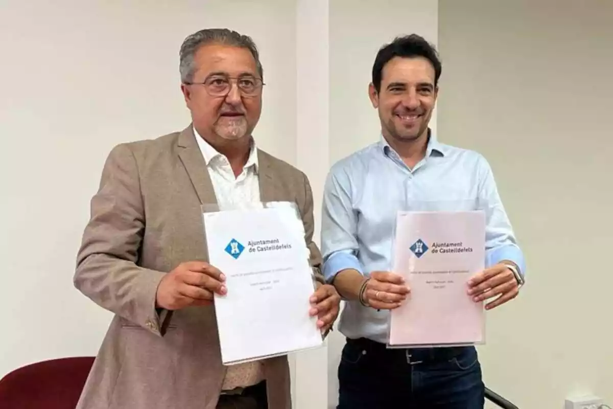 Fernando Cerpa y Manuel Reyes en una rueda de prensa en Castelldefels el 13 de junio de 2023