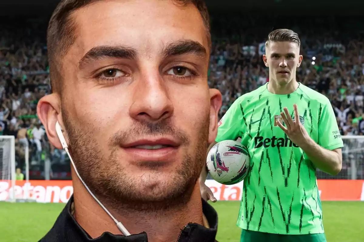 Un hombre con auriculares en primer plano y un jugador de fútbol con uniforme verde sosteniendo un balón en el fondo.